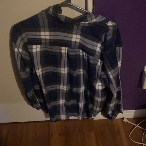 Button down - Picture 2 of 2